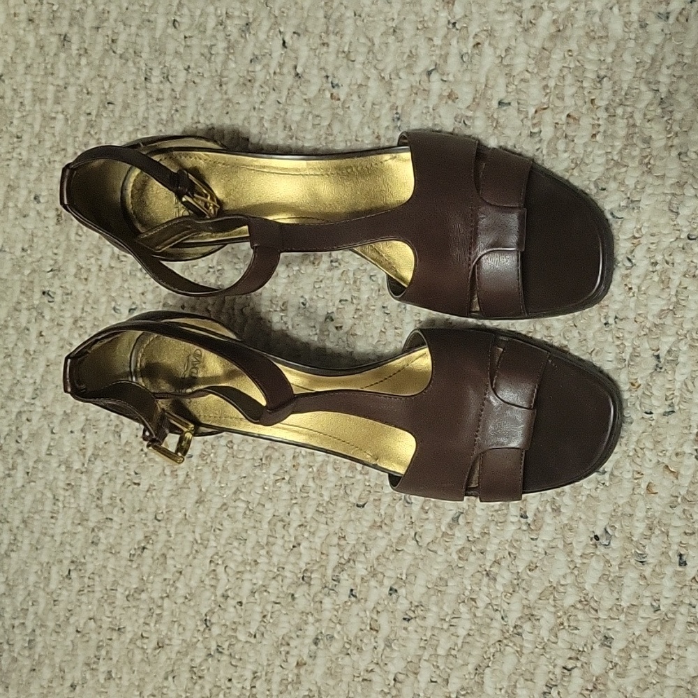 Shoes - Picture 2 of 4